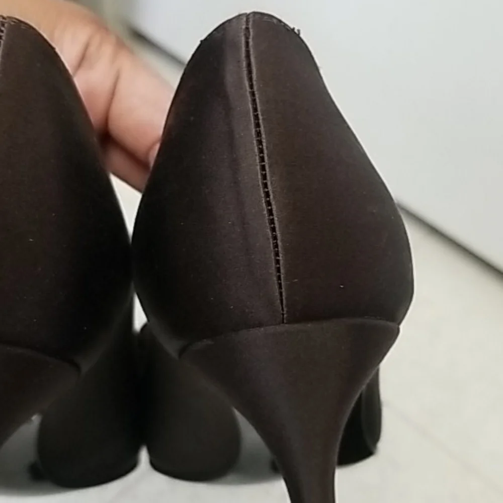 Like New STUART WEITZMAN brown satin peep toe pump